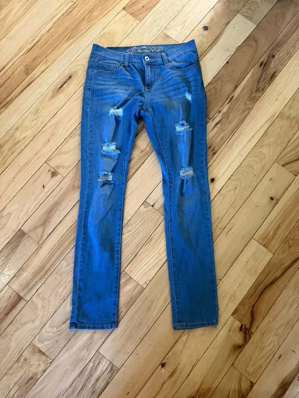Wax Jean Women's Style 90024 Medium Wash Distressed Skinny Jeans Size 3
